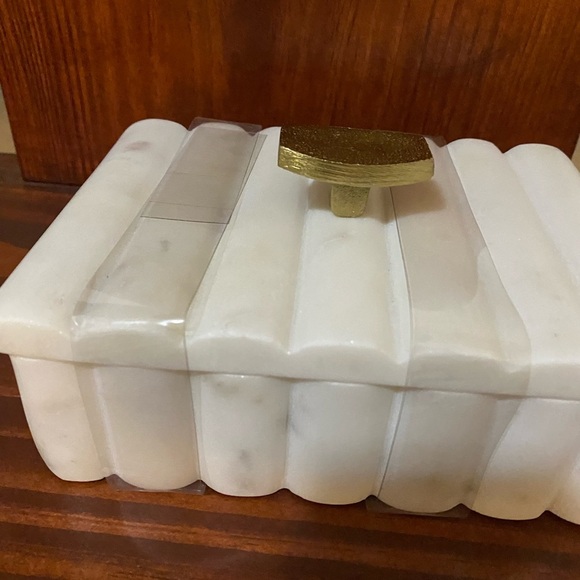 White  Alabaster Marble Fluted Jewelry/Trinket Box Gold Accent Handle Modern - Picture 3 of 8